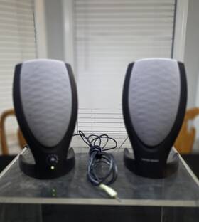 Harman Kardon Cn-04n567-48220-33a-00ge A00 Wired 2.0 Channel Computer Speakers 3.5mm Jack Black/gray