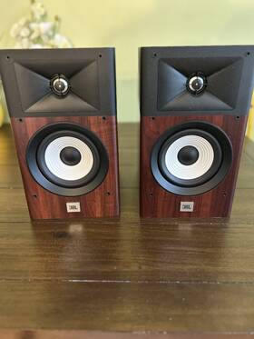 At130 Jbl Bookshelf Speakers With Dynamic Sound And Bass Reflex