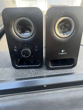 880-000415 Logitech Z150 Speakers. P/n