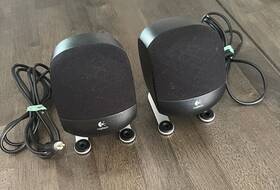 900445-0232r Logitech Computer Speakers 900445-0232r. Untested