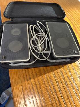 A737 Logitech Pid A737- Computer Multimedia Pc Stereo Speakers With Case-great Conditio